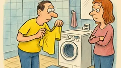 Vic: Mož vstopi v kopalnico z majico